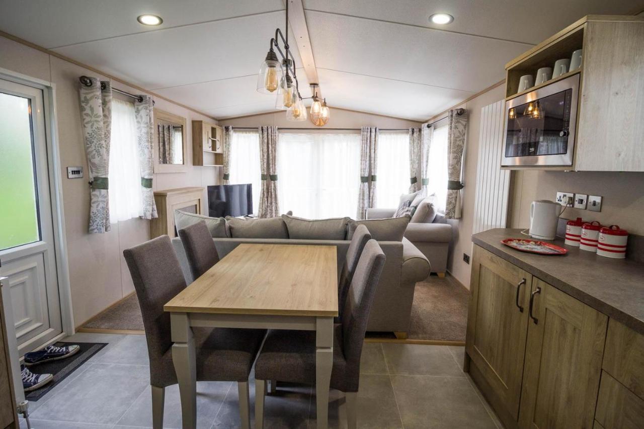 Beautiful 6 Berth Caravan With Decking At Southview Holiday Park Ref 33024O Hotel Skegness Exterior photo