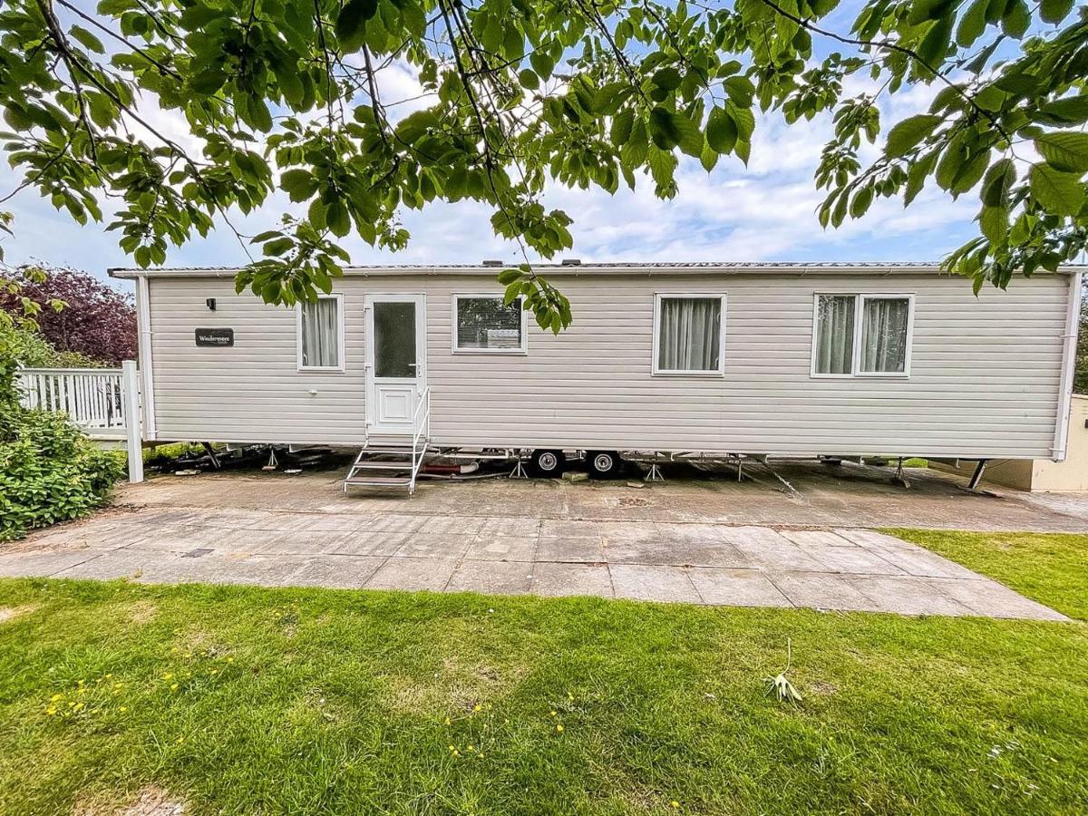 Beautiful 6 Berth Caravan With Decking At Southview Holiday Park Ref 33024O Hotel Skegness Exterior photo