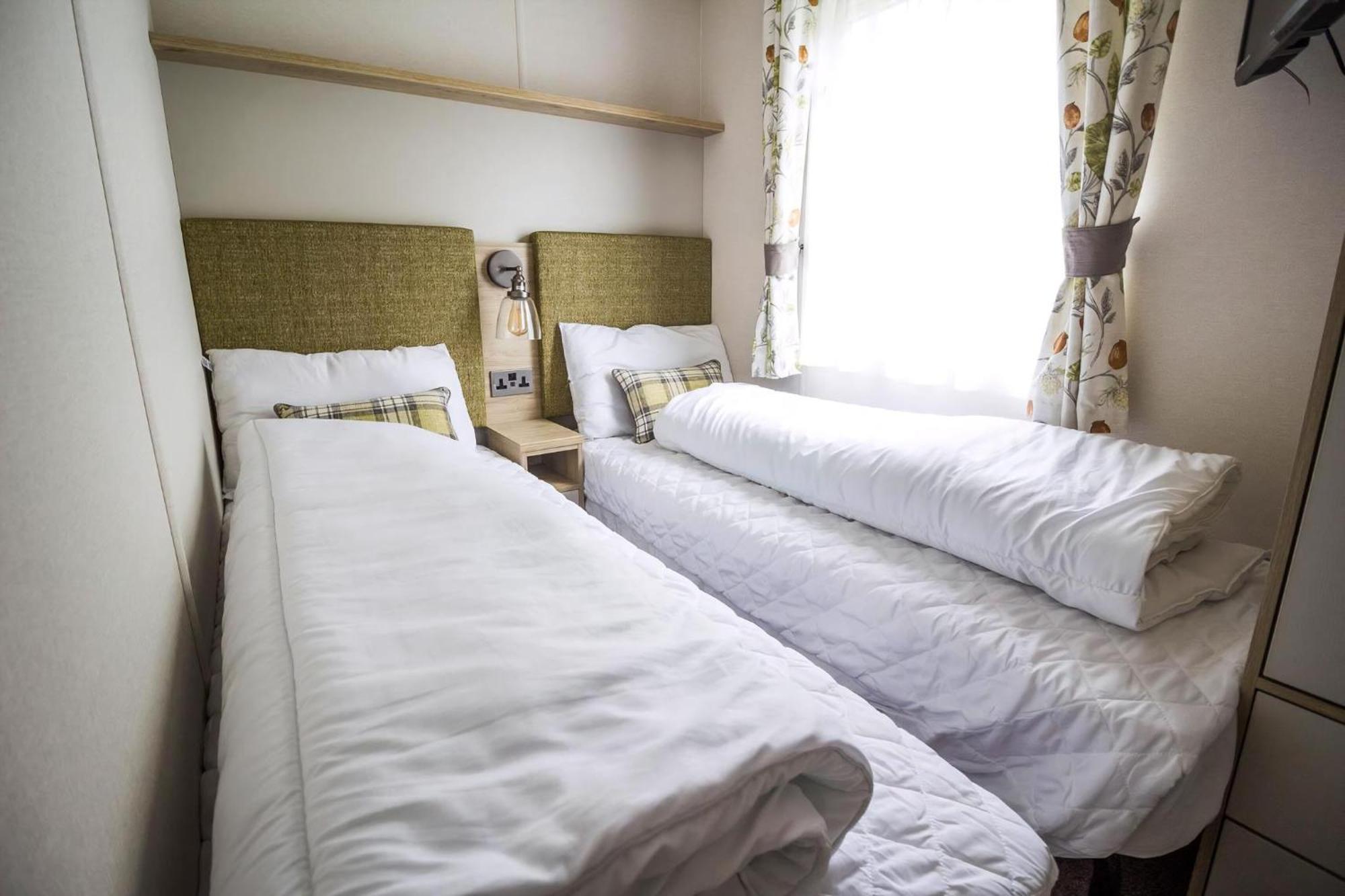 Beautiful 6 Berth Caravan With Decking At Southview Holiday Park Ref 33024O Hotel Skegness Exterior photo