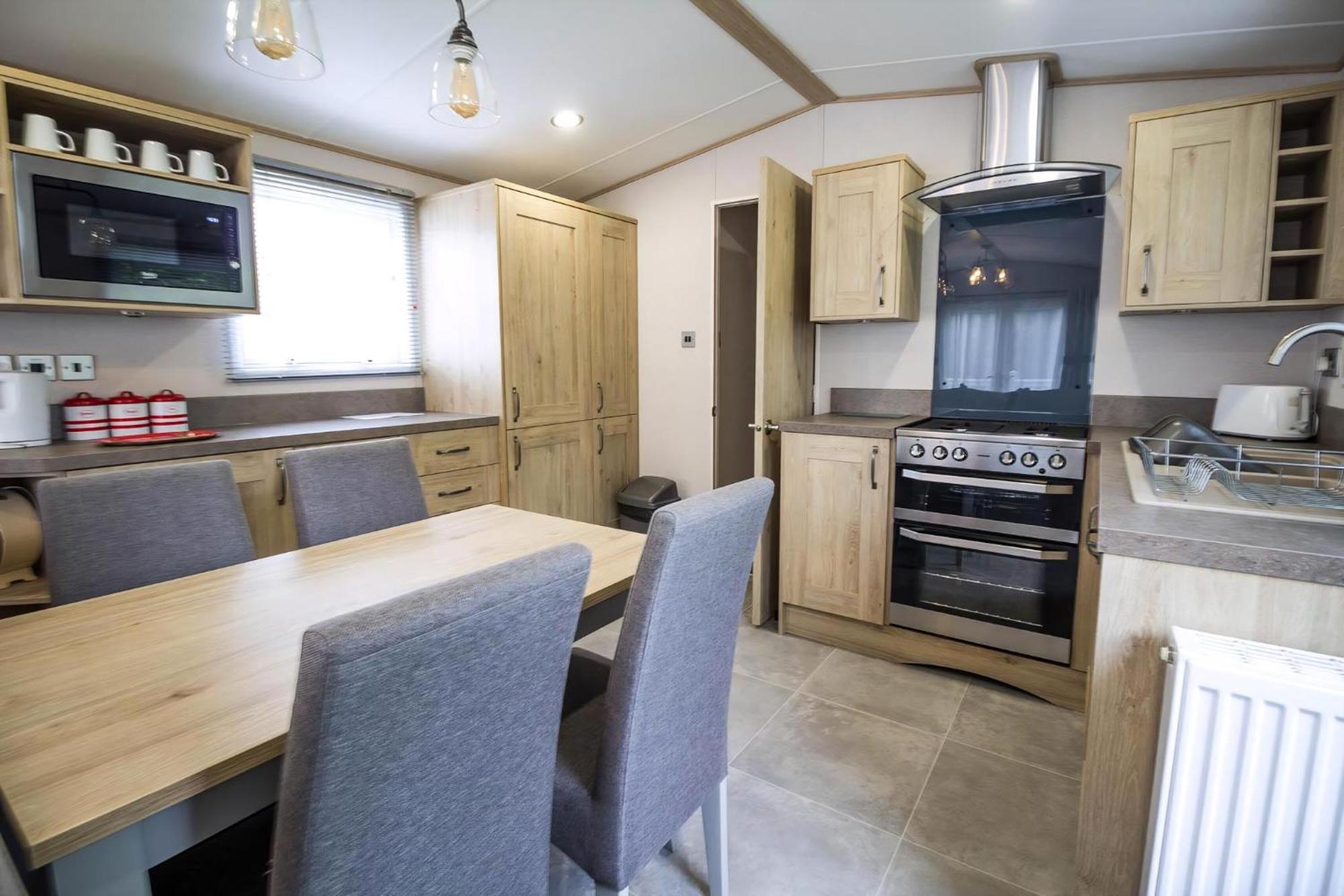 Beautiful 6 Berth Caravan With Decking At Southview Holiday Park Ref 33024O Hotel Skegness Exterior photo