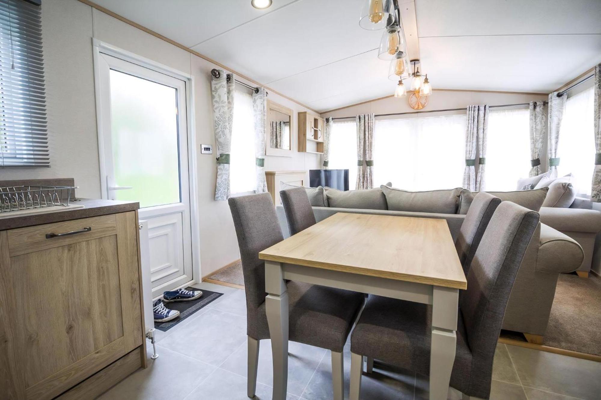 Beautiful 6 Berth Caravan With Decking At Southview Holiday Park Ref 33024O Hotel Skegness Exterior photo